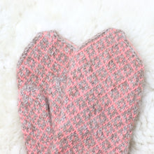 Load image into Gallery viewer, 100% alpaca wool mittens - handcrafted by the daughter of the family