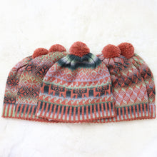 Load image into Gallery viewer, Colorful pom-pom hat