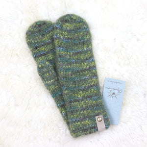 Warm mittens with dog wool