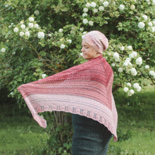 Load image into Gallery viewer, Housewife&#39;s knitted shawl
