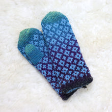 Load image into Gallery viewer, Patterned mittens for children (2-3 years)
