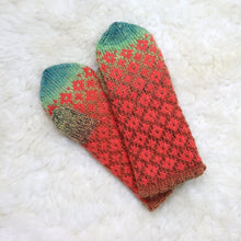 Load image into Gallery viewer, Patterned mittens for children (2-3 years)
