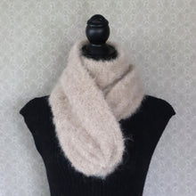 Load image into Gallery viewer, Soft scarf with alpaca wool
