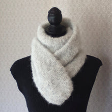 Load image into Gallery viewer, Soft scarf with alpaca wool
