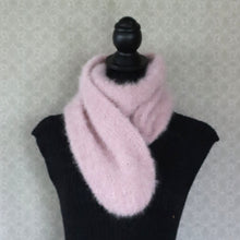 Load image into Gallery viewer, Soft scarf with alpaca wool
