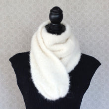 Load image into Gallery viewer, Soft scarf with alpaca wool
