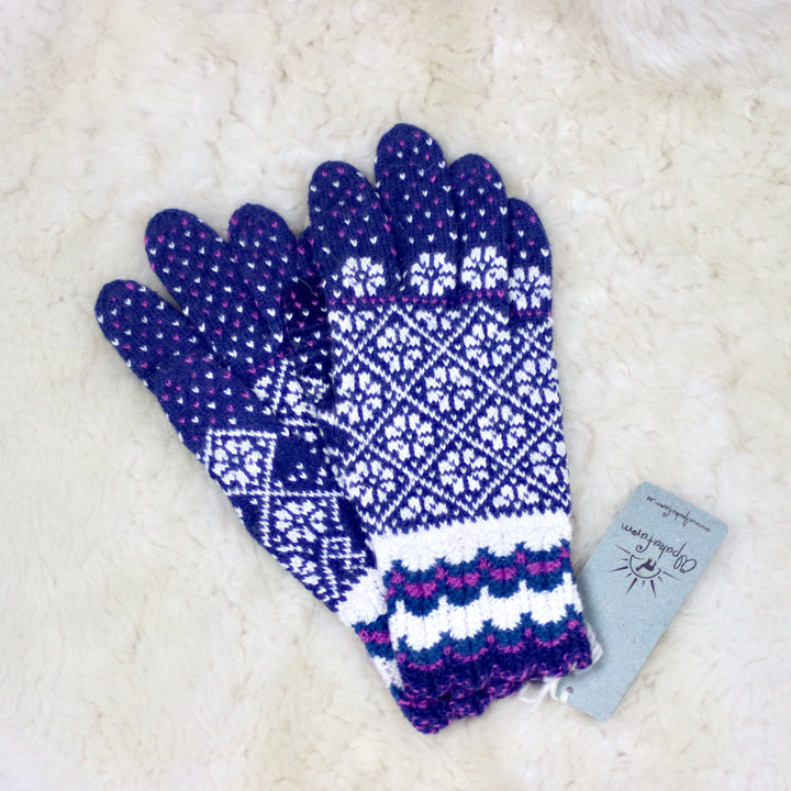 Mittens with paw pattern