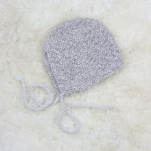 Load image into Gallery viewer, Family daughter&#39;s knitted baby hat
