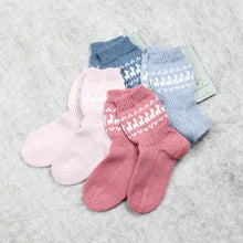 Load image into Gallery viewer, Socks with alpaca pattern for children

