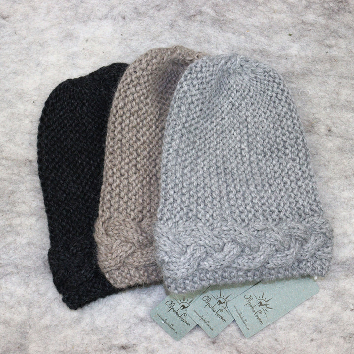 Hat with cable edge